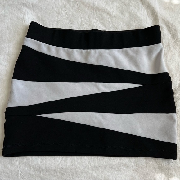 Guess skirt - Picture 3 of 4